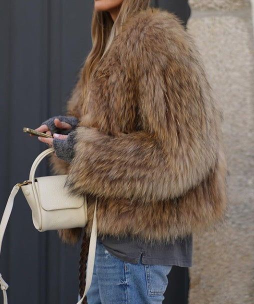 Damernas konstpälsjacka i elegant och fluffig design Mirla-Eva Jonsson