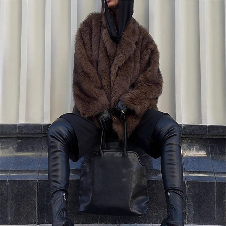Damernas konstpälsjacka i oversized design med avslappnad passform Mirla-Eva Jonsson
