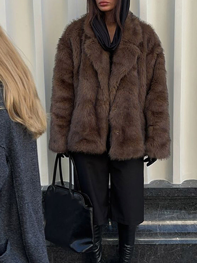 Damernas konstpälsjacka i oversized design med avslappnad passform Mirla-Eva Jonsson