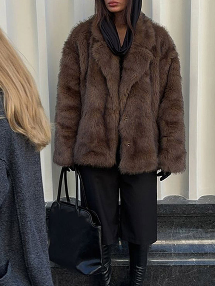 Damernas konstpälsjacka i oversized design med avslappnad passform Mirla-Eva Jonsson