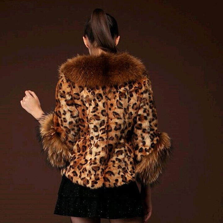 Damernas konstpälsjacka med leopardmönster och voluminösa ärmar Mirla-Eva Jonsson