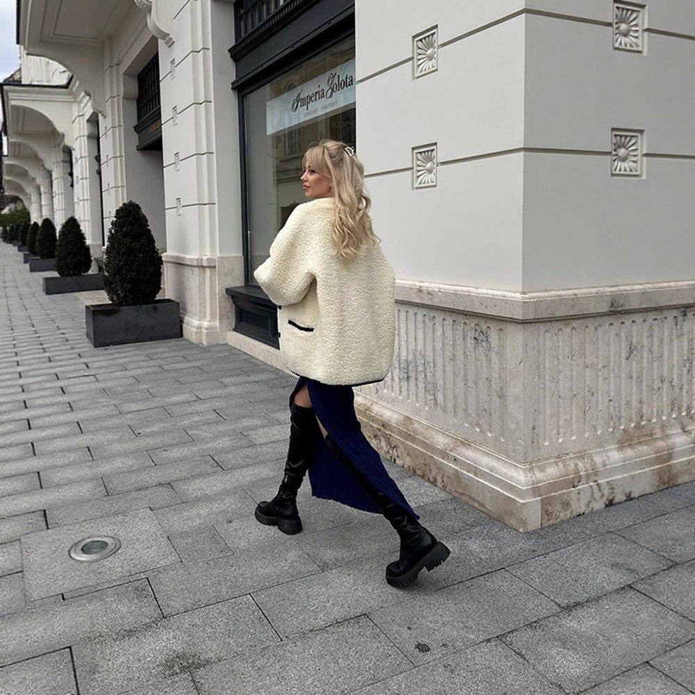 Damernas konstpälsjacka med modern skärning och praktiska knapppdetaljer Eva Jonsson-Eva Jonsson