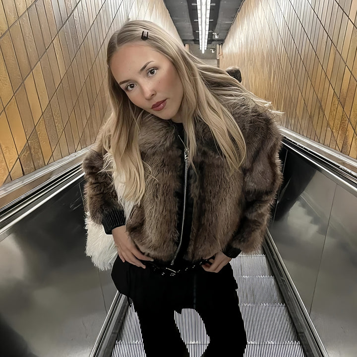 Damernas konstpälsjacka med voluminösa ärmar Mirla-Eva Jonsson