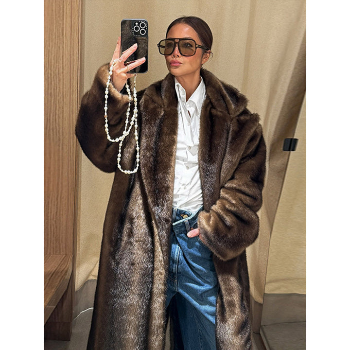 Damernas konstpälsrock i lyxig oversized stil Mirla-Eva Jonsson