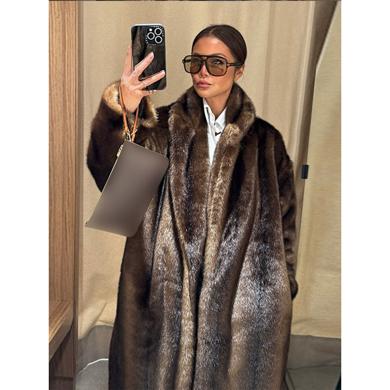 Damernas konstpälsrock i lyxig oversized stil Mirla-Eva Jonsson