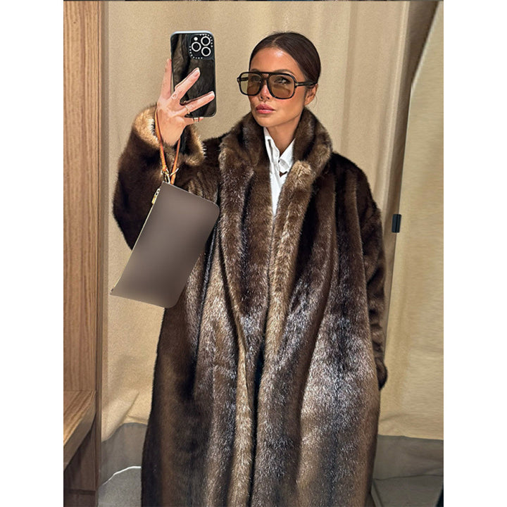 Damernas konstpälsrock i lyxig oversized stil Mirla-Eva Jonsson