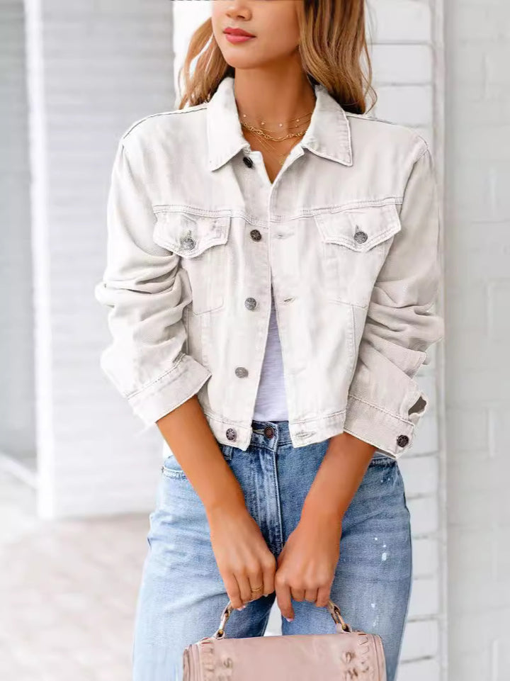 Damernas korta denimjacka med moderiktig skärning Mirla-Eva Jonsson