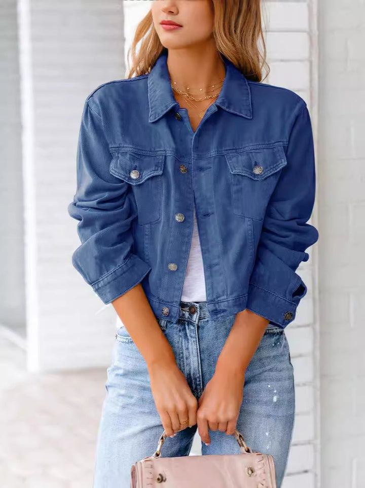 Damernas korta denimjacka med moderiktig skärning Mirla-Eva Jonsson