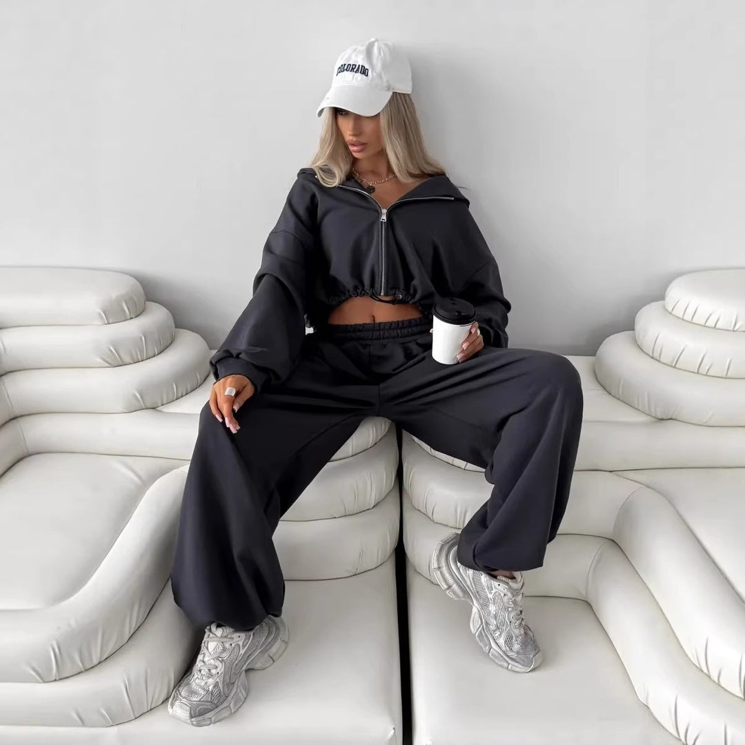 Damernas korta hoodie-träningsoverall i urban stil med avslappnad passform Mirla-Eva Jonsson