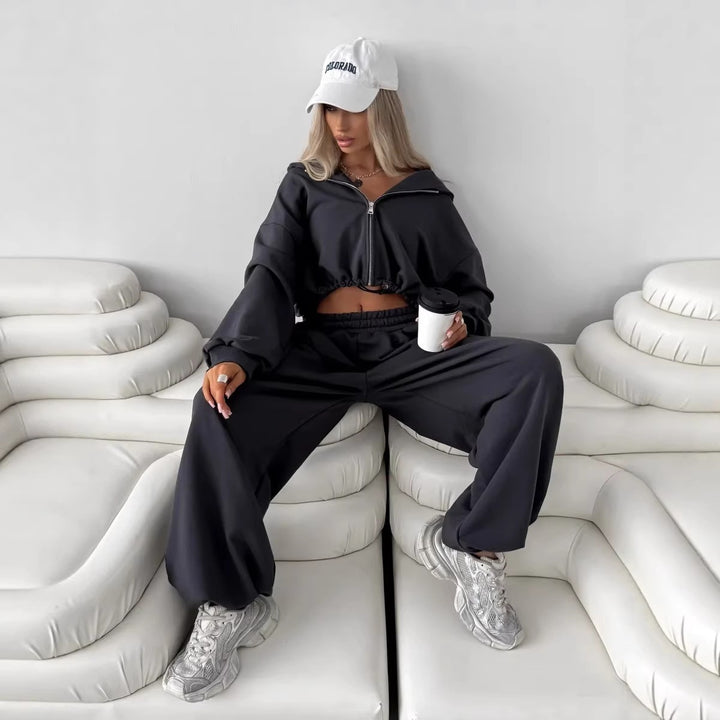 Damernas korta hoodie-träningsoverall i urban stil med avslappnad passform Mirla-Eva Jonsson