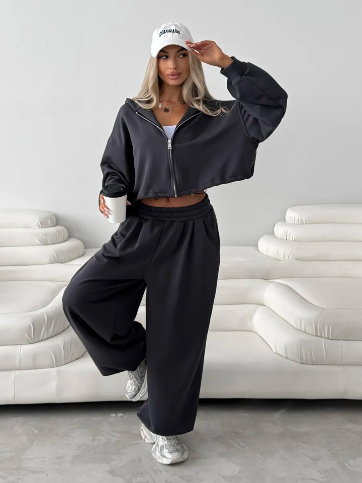Damernas korta hoodie-träningsoverall i urban stil med avslappnad passform Mirla-Eva Jonsson