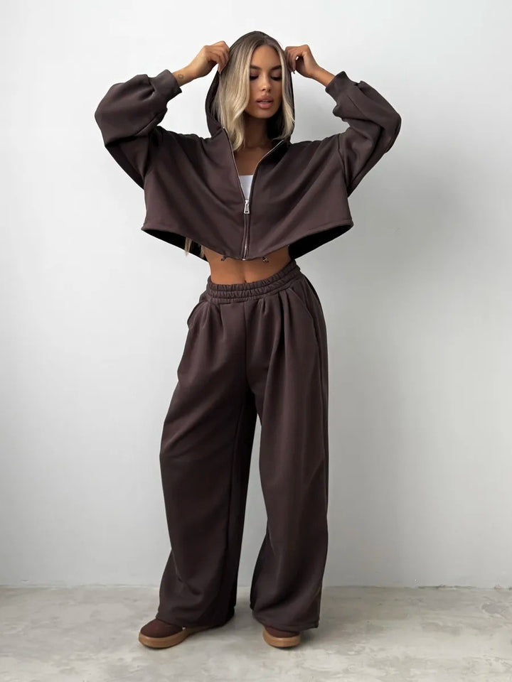 Damernas korta hoodie-träningsoverall i urban stil med avslappnad passform Mirla-Eva Jonsson