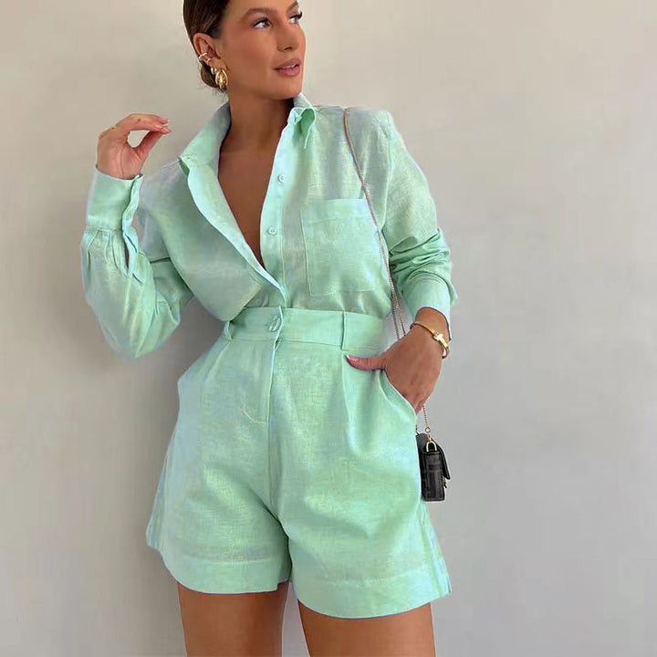 Damernas korta jumpsuit med elegant skjortblus-utseende Mirla-Eva Jonsson
