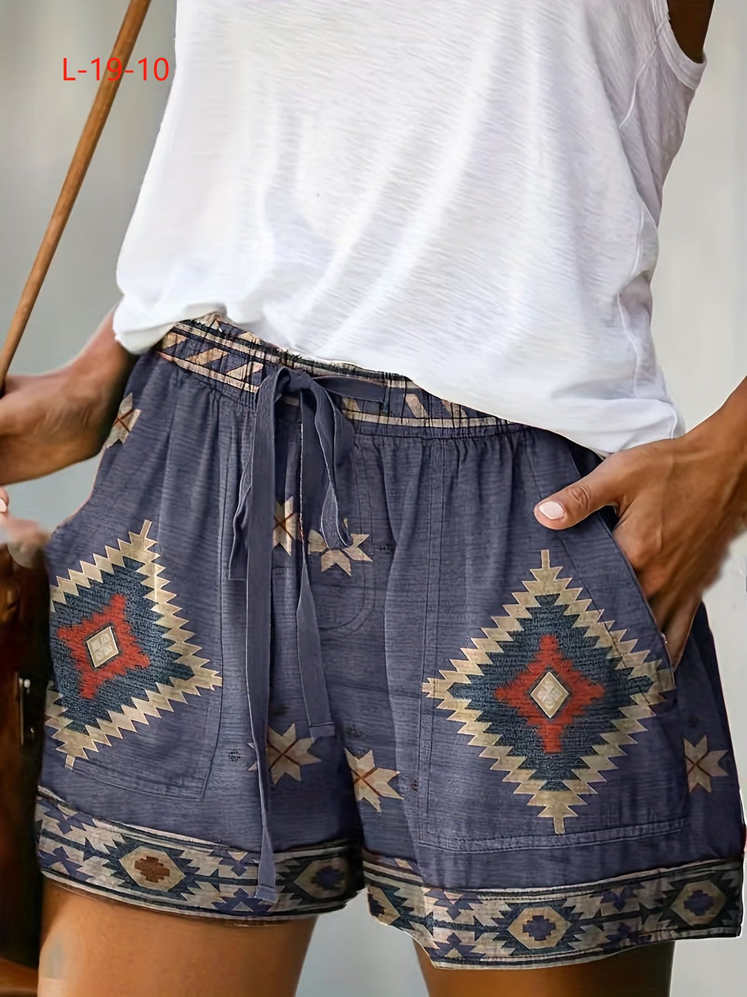 Damernas korta, luftiga fritidsbyxor med dekorativt mönster Eva Jonsson-Eva Jonsson