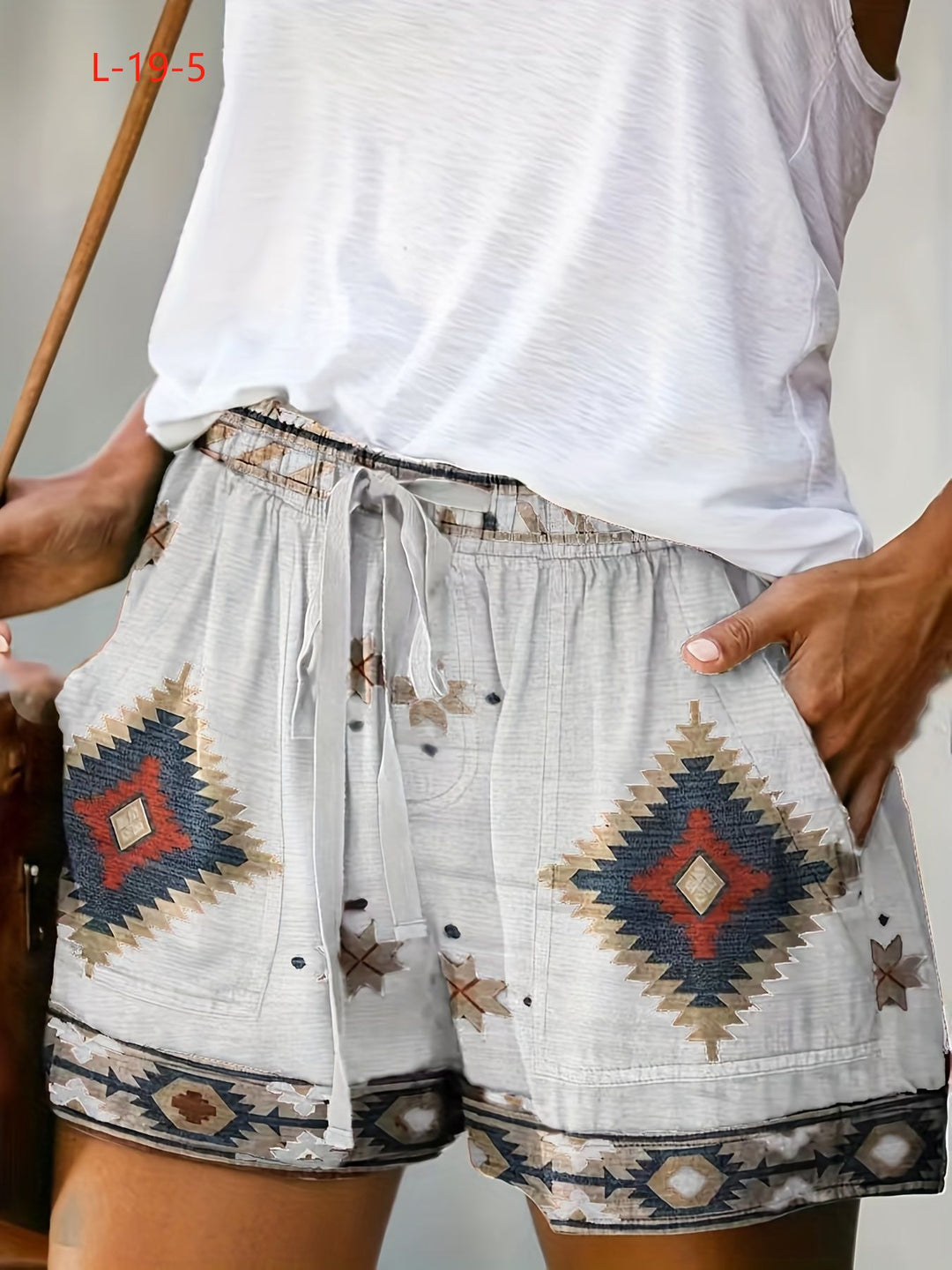 Damernas korta, luftiga fritidsbyxor med dekorativt mönster Eva Jonsson-Eva Jonsson