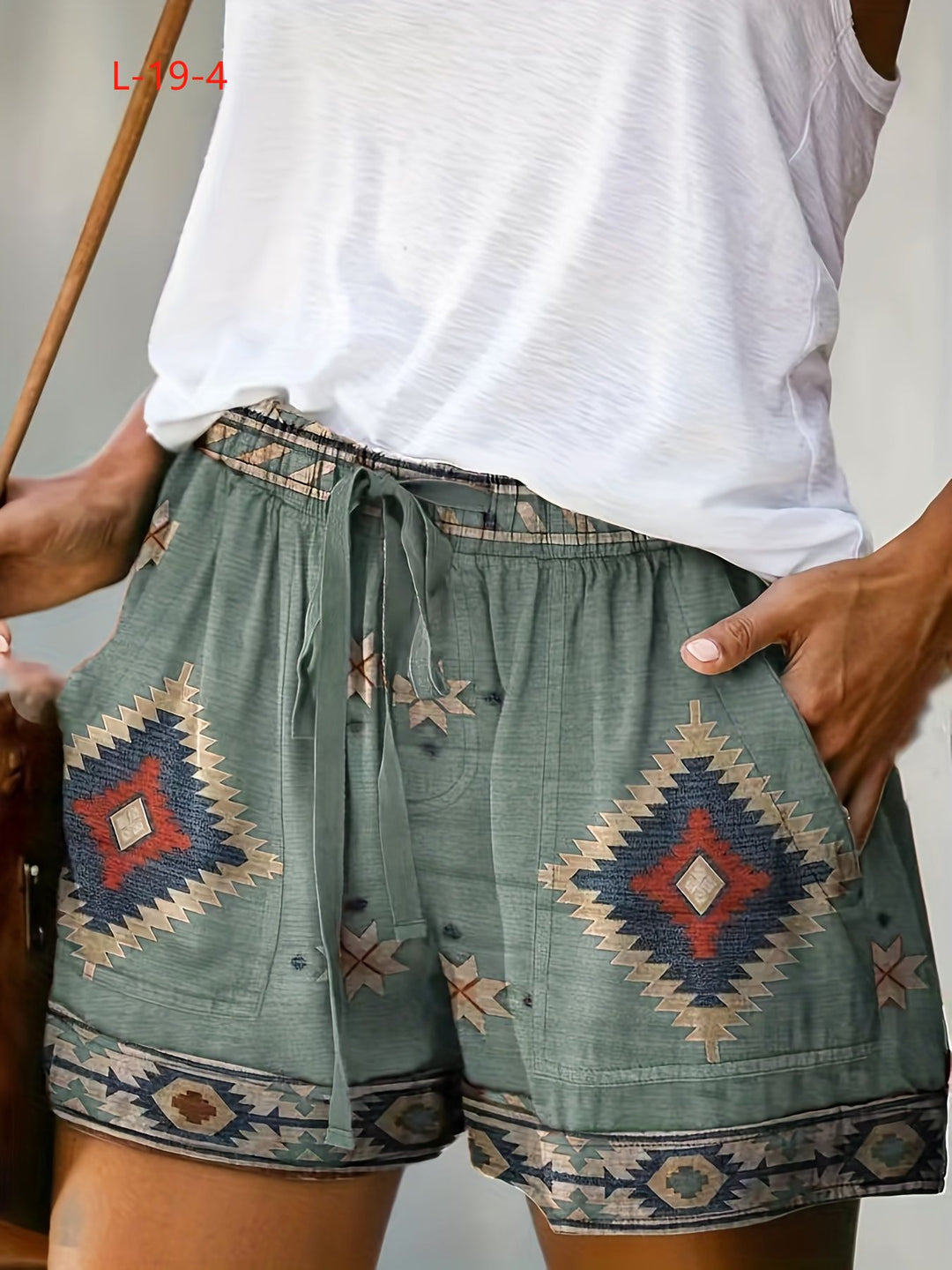 Damernas korta, luftiga fritidsbyxor med dekorativt mönster Eva Jonsson-Eva Jonsson