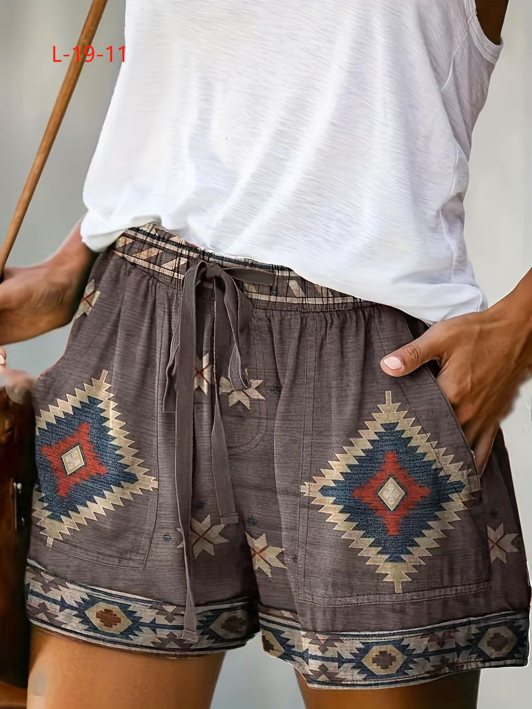 Damernas korta, luftiga fritidsbyxor med dekorativt mönster Eva Jonsson-Eva Jonsson