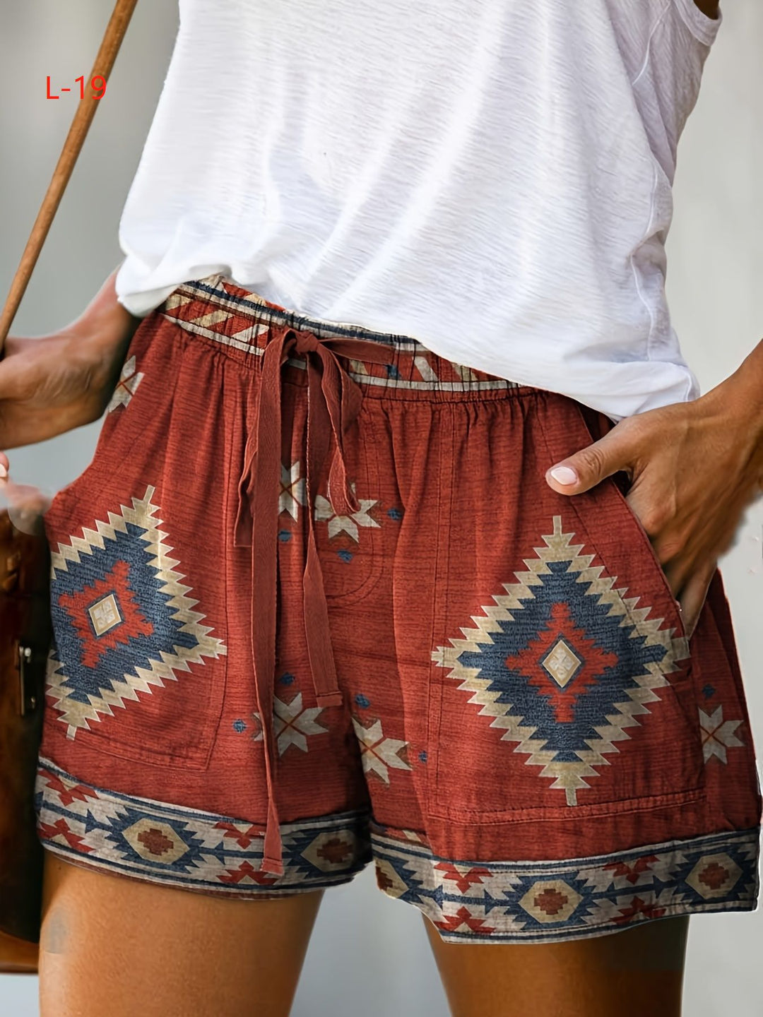 Damernas korta, luftiga fritidsbyxor med dekorativt mönster Eva Jonsson-Eva Jonsson