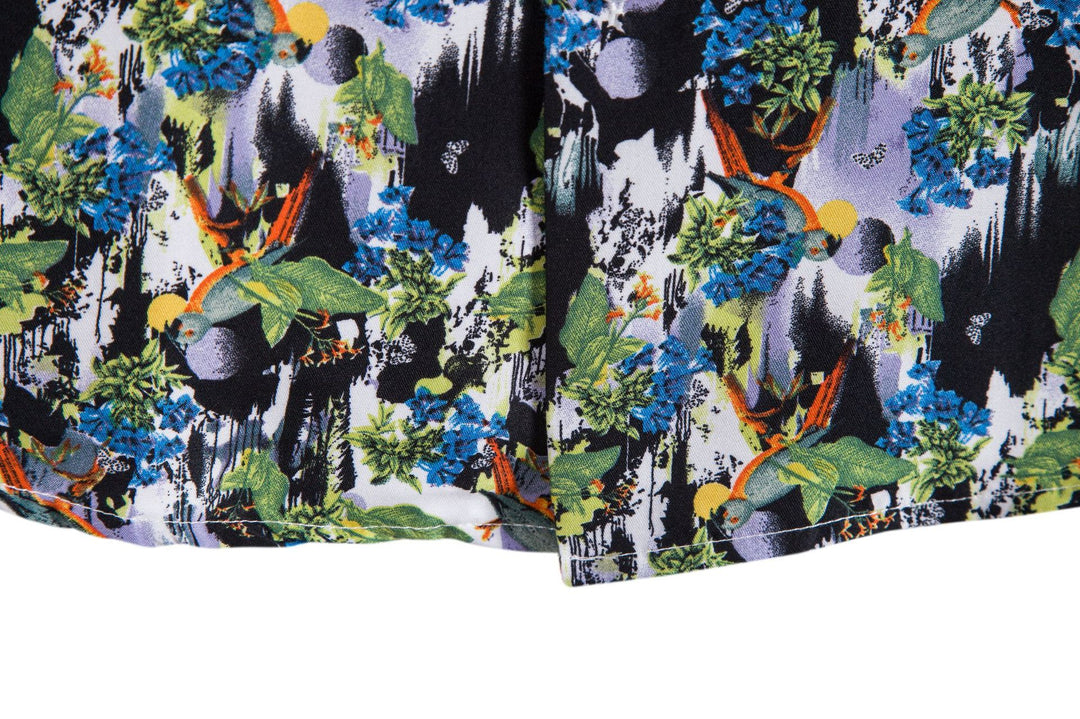 Damernas kortärmad blus i blommig tryck med modern design Mirla-Eva Jonsson