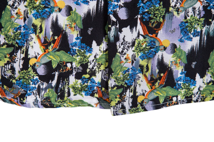 Damernas kortärmad blus i blommig tryck med modern design Mirla-Eva Jonsson