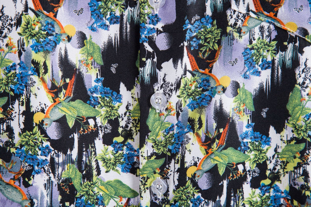 Damernas kortärmad blus i blommig tryck med modern design Mirla-Eva Jonsson