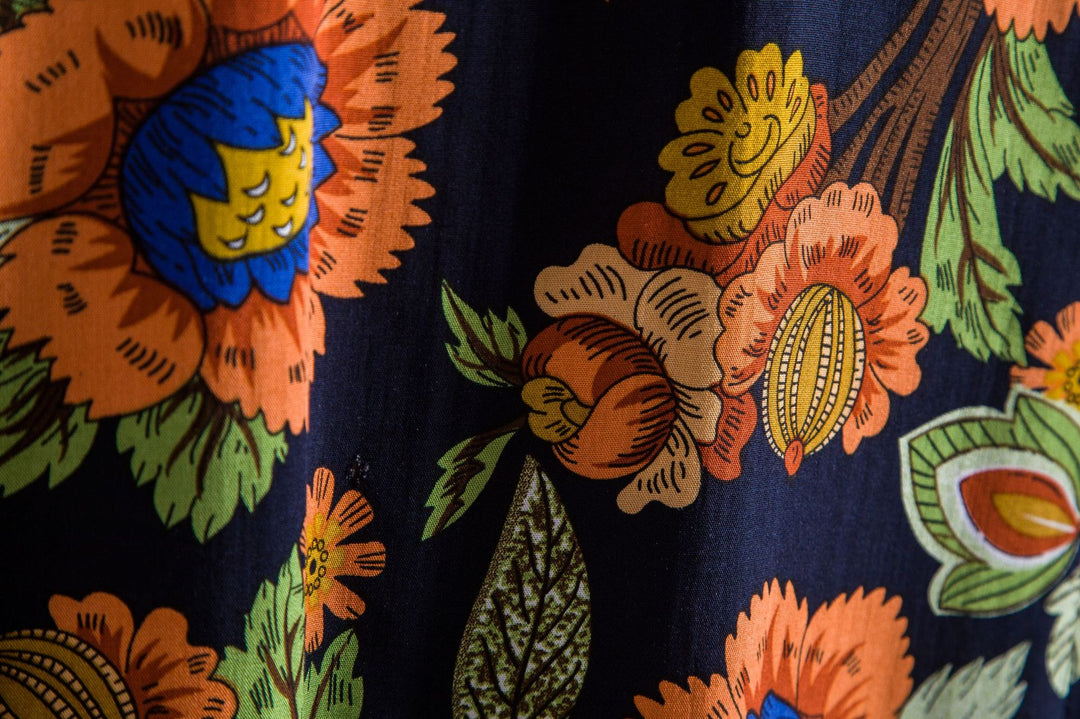Damernas kortärmad skjorta med färgglad blommönster och avslappnad passform Mirla-Eva Jonsson