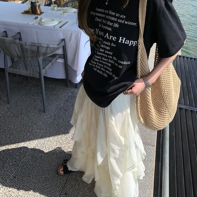 Damernas kortärmad t-shirt med bokstapstryck-Eva Jonsson