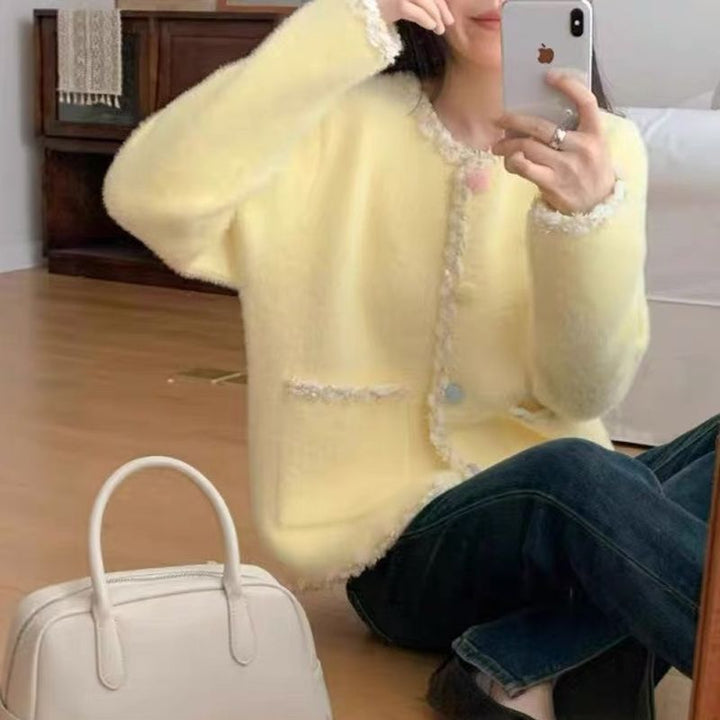 Damernas kramjacka i en elegant passform med kontrasterande accenter Mirla-Eva Jonsson