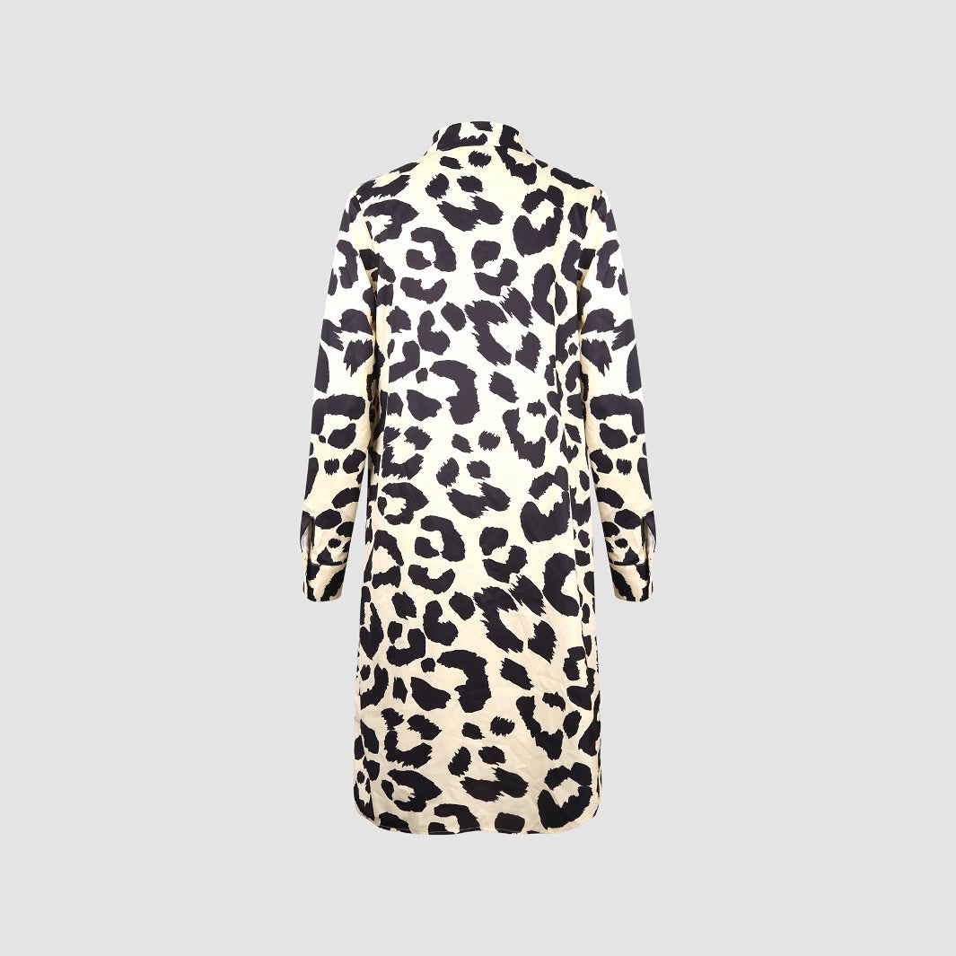 Damernas lång skjortklänning med elegant leopardmönster Eva Jonsson-Eva Jonsson