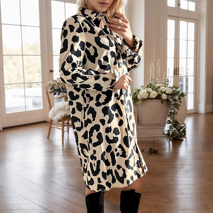 Damernas lång skjortklänning med elegant leopardmönster Eva Jonsson-Eva Jonsson