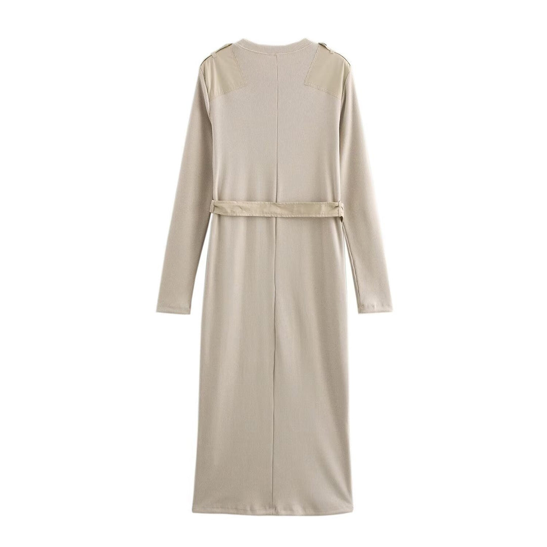 Damernas långärmad klänning med dekorativt bälte och axeldetaljer Eva Jonsson-Eva Jonsson