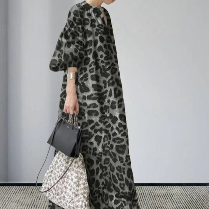 Damernas långärmad maxiklänning i iögonfallande leopardmönster Eva Jonsson-Eva Jonsson