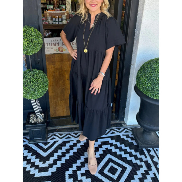 Damernas långärmad maxiklänning med V-hals och volangdetalj Eva Jonsson-Eva Jonsson