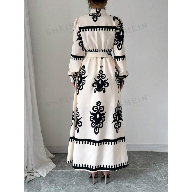 Damernas långärmad maxiklänning med elegant knapdesign och midjeformande bälte Eva Jonsson-Eva Jonsson