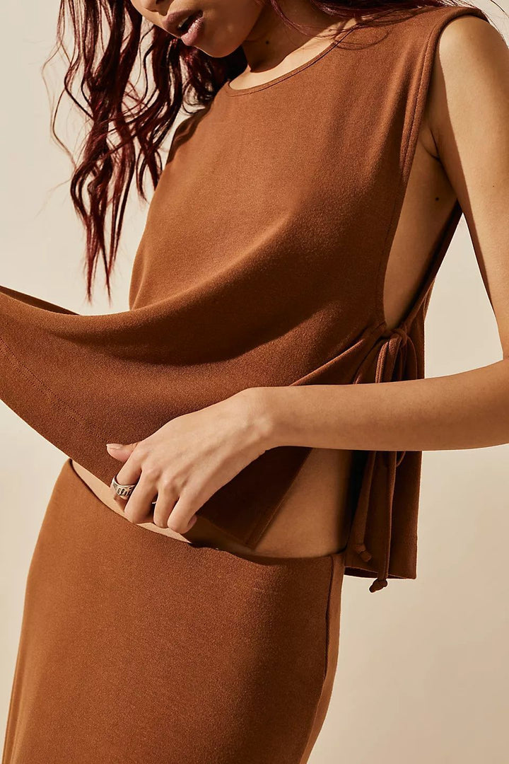 Damernas långärmad maxiklänning med elegant ryggsnitt och justerbar midjesnörning Eva Jonsson-Eva Jonsson