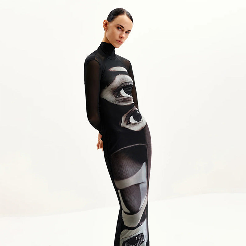 Damernas långärmad maxiklänning med grafiskt mönster och hög krage Eva Jonsson-Eva Jonsson