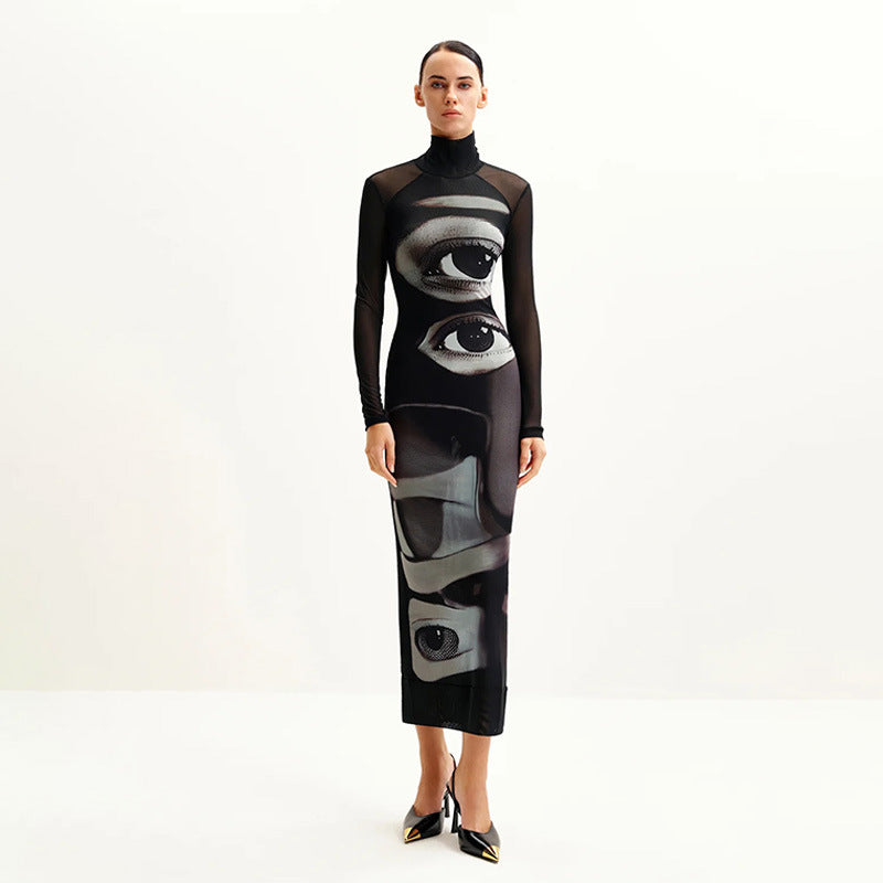 Damernas långärmad maxiklänning med grafiskt mönster och hög krage Eva Jonsson-Eva Jonsson