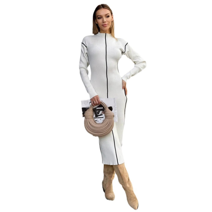 Damernas långärmad ribbstickad klänning med kontrasterande detaljer Eva Jonsson-Eva Jonsson