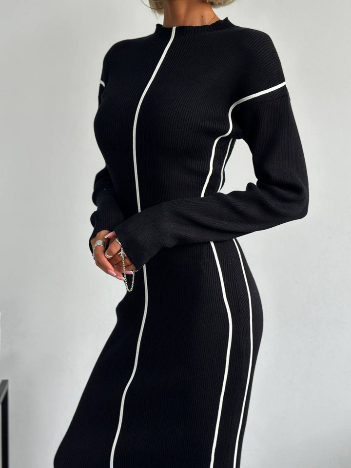 Damernas långärmad ribbstickad klänning med kontrasterande detaljer Eva Jonsson-Eva Jonsson