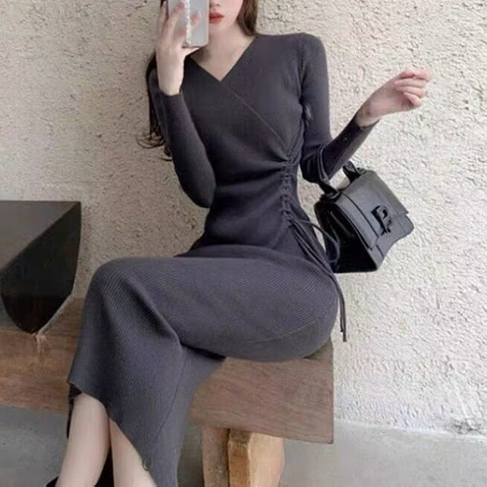 Damernas långärmad stickad klänning med raffinerad omslagsdesign och justerbart midjeband Eva Jonsson-Eva Jonsson