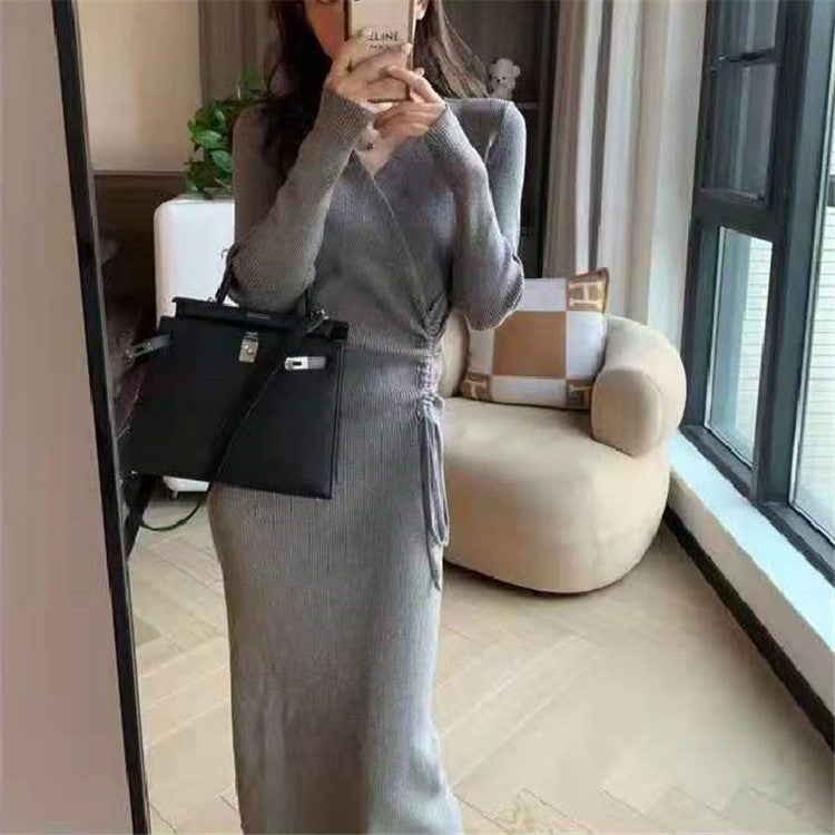 Damernas långärmad stickad klänning med raffinerad omslagsdesign och justerbart midjeband Eva Jonsson-Eva Jonsson