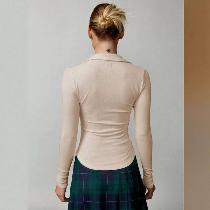Damernas långärmad t-shirt med moderiktig krage och knappslå Mirla-Eva Jonsson