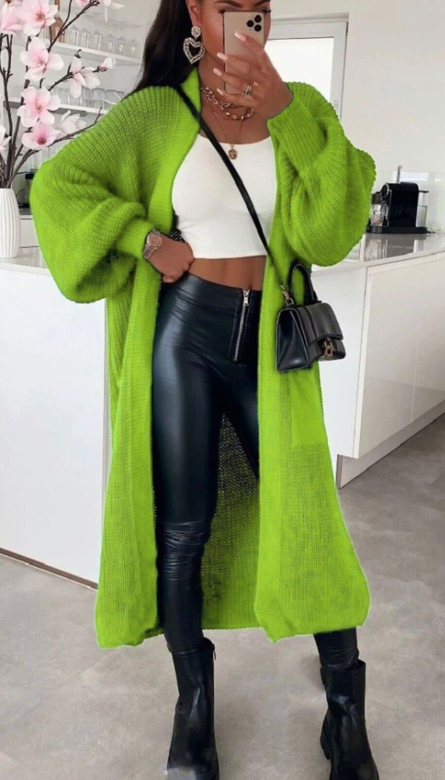 Damernas långstickad jacka med grov maskstruktur och praktiska fickor Eva Jonsson-Eva Jonsson