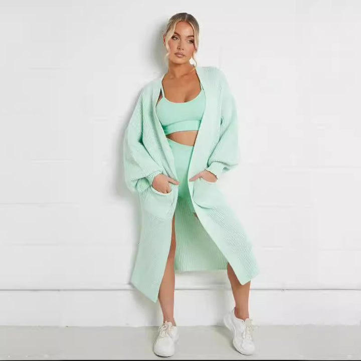 Damernas långstickad jacka med grov maskstruktur och praktiska fickor Eva Jonsson-Eva Jonsson