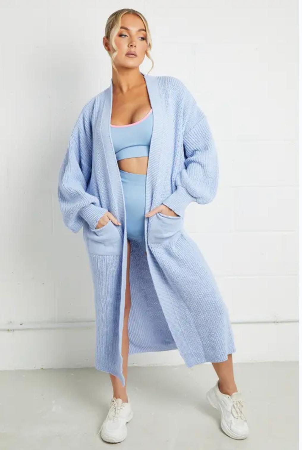 Damernas långstickad jacka med grov maskstruktur och praktiska fickor Eva Jonsson-Eva Jonsson