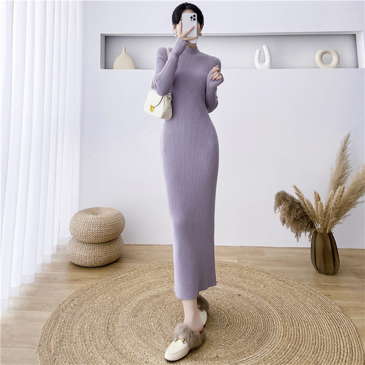 Damernas långstickad klänning med fint ribbat utförande och elegant ståkrage Eva Jonsson-Eva Jonsson