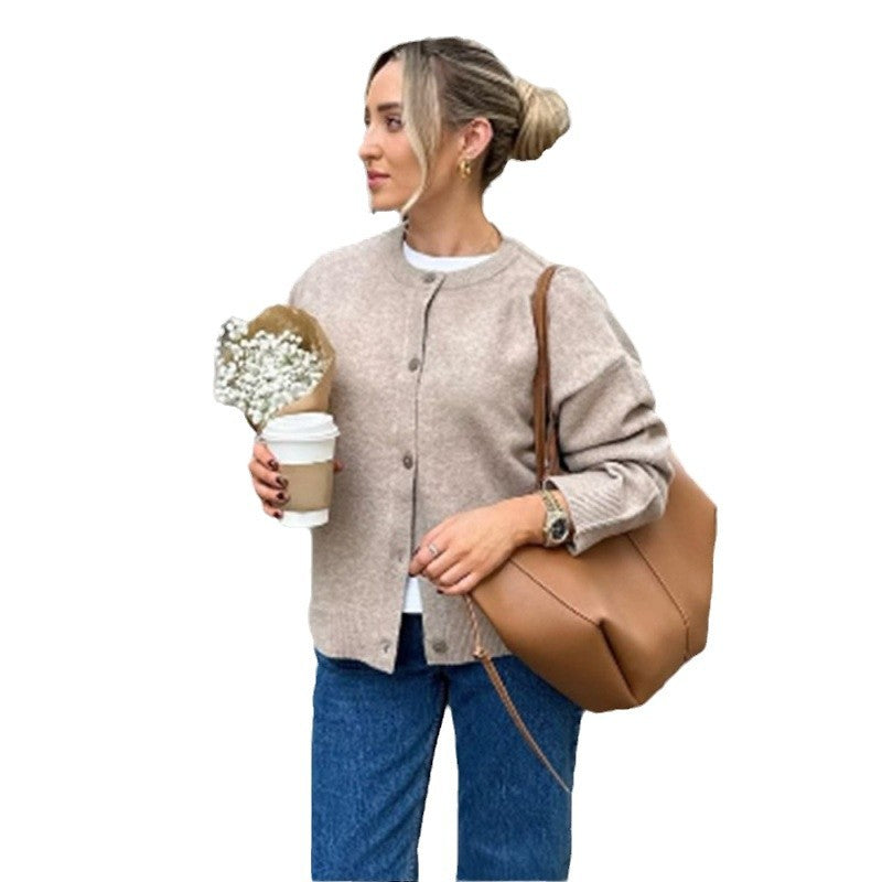 Damernas lätta cardigan med knapppdetaljer och moderiktig snitt Eva Jonsson-Eva Jonsson