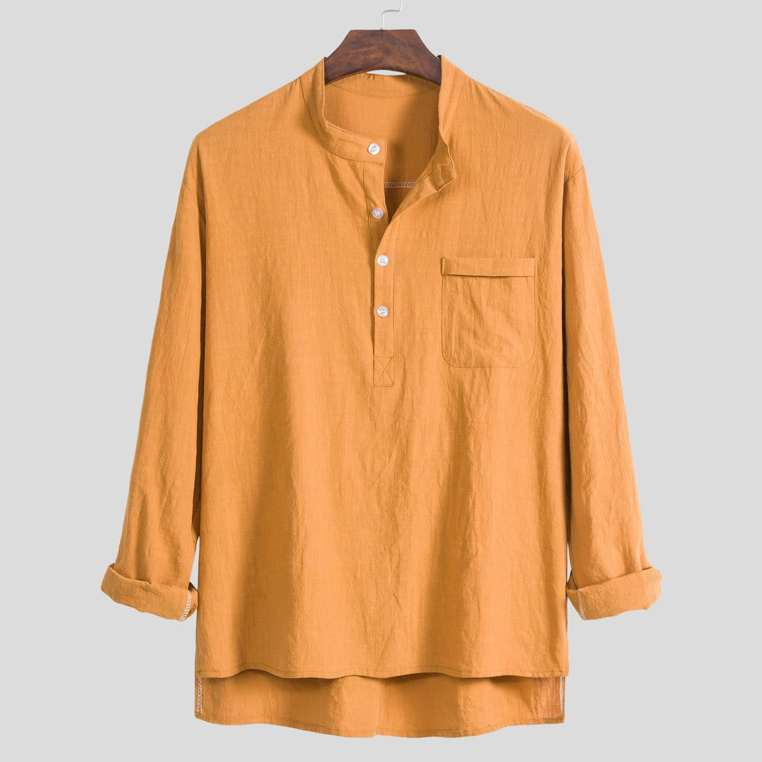 Damernas lätta långärmad blus med modern Henley-utsärning och praktisk bröstficka Mirla-Eva Jonsson
