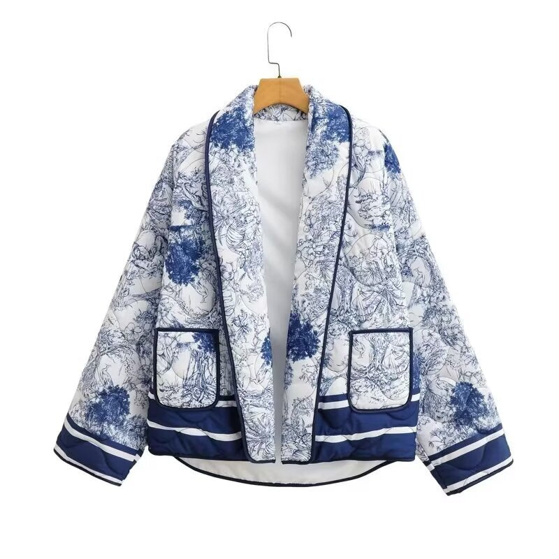 Damernas lätta quiltade jacka i botanisk design med stora fickor Mirla-Eva Jonsson