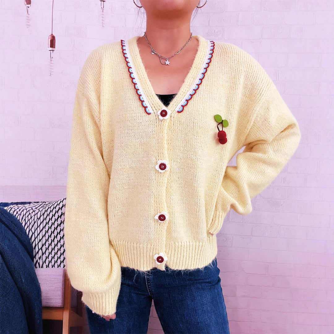 Damernas lekfulla kofta med färgglad knappdesign och hög komfort Eva Jonsson-Eva Jonsson